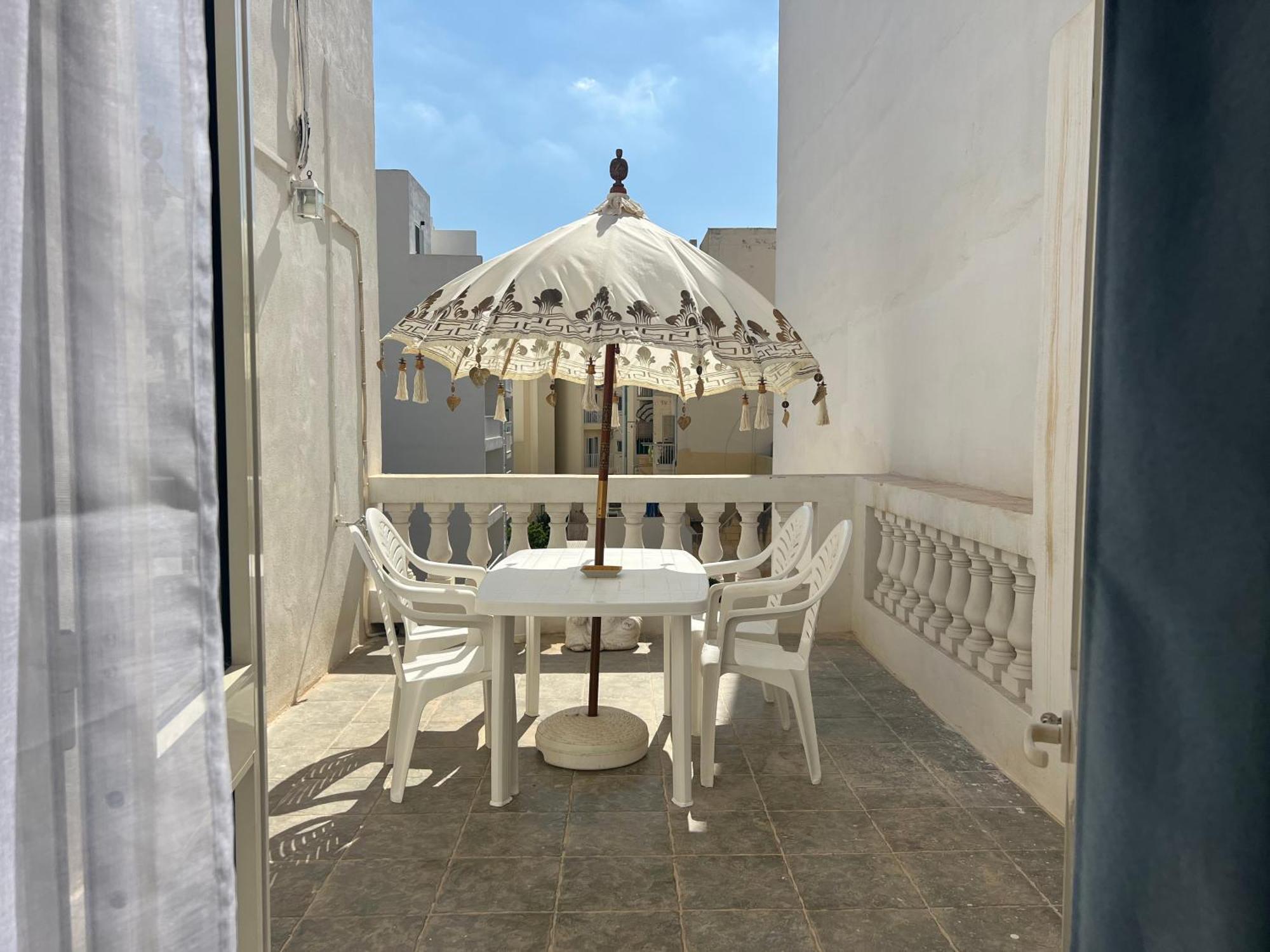 Penthouse By The Sea Apartment Слима Екстериор снимка